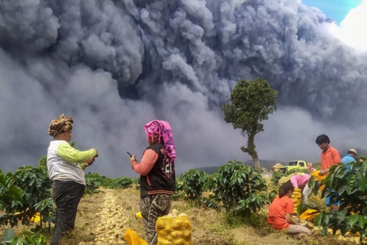 Endonezya'da Sinabung Yanardağı'nda hareketlilik