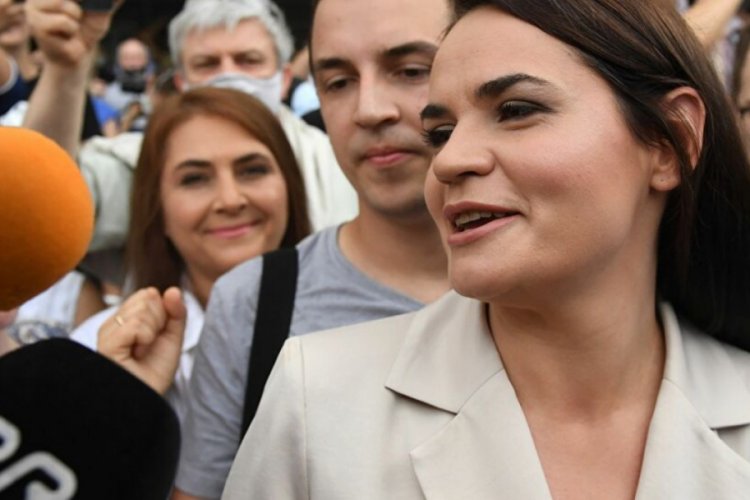 Belaruslu muhalif aday Tihanovskaya'dan barış&ccedil;ıl eylem d&uuml;zenleme &ccedil;ağrısı