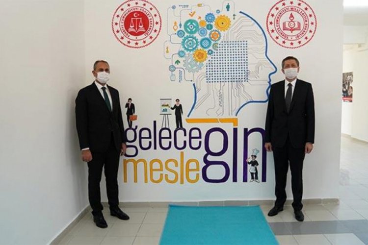 Bakan Sel&ccedil;uk: Bir ilki ger&ccedil;ekleştiriyoruz