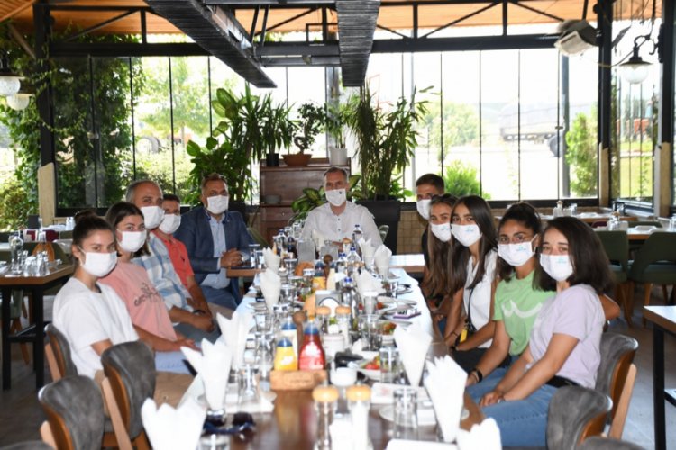 Bursa İneg&ouml;l Belediye Başkanı Taban şampiyonları ağırladı
