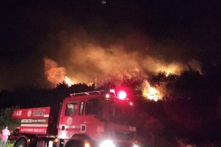 Zirai alanda &ccedil;ıkan yangın korkuttu