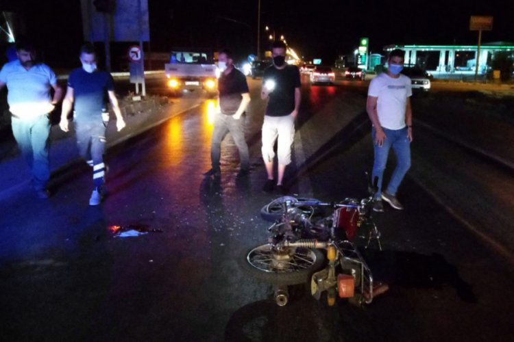 Bursa'da kamyonete arkadan &ccedil;arpan motosikletli ağır yaralandı