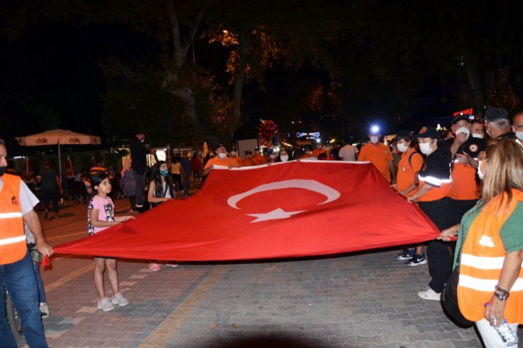 Marmara Depremi'nin yıld&ouml;n&uuml;m&uuml;nde sessiz y&uuml;r&uuml;y&uuml;ş