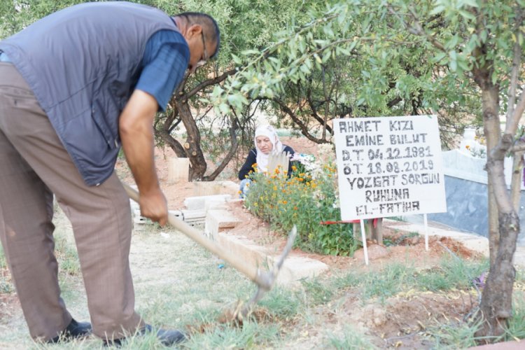 Emine Bulut, 1'inci &ouml;l&uuml;m yıl d&ouml;n&uuml;m&uuml;nde mezarı başında anıldı