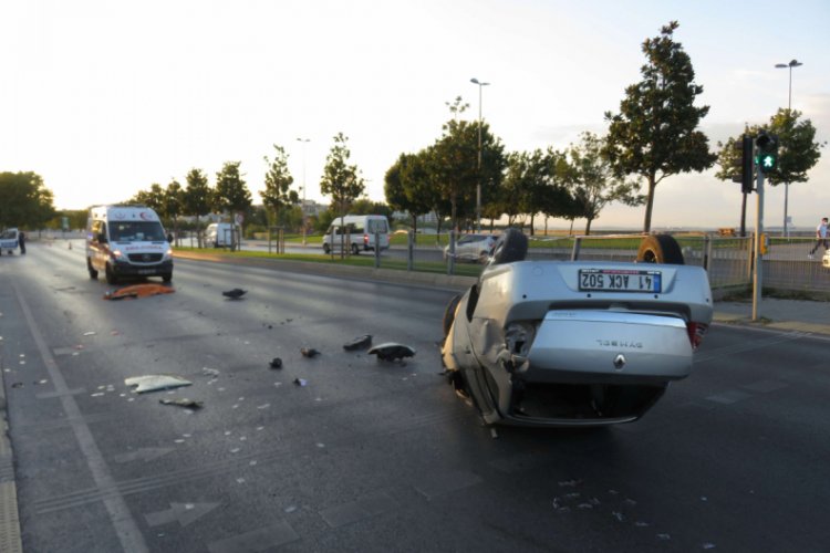 Takla atıp s&uuml;r&uuml;klenen otomobildeki s&uuml;r&uuml;c&uuml; &ouml;ld&uuml;
