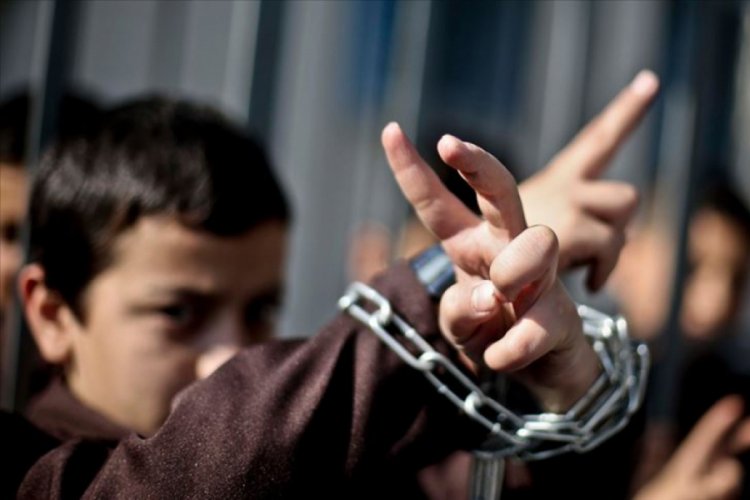 İsrail askerlerinden g&ouml;zaltında bulunan Filistinli 2 &ccedil;ocuğa şiddet
