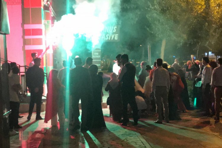 Yasağa rağmen &ouml;nce konvoy sonra halay