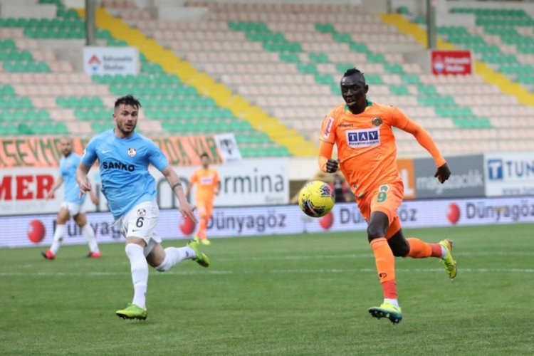 Mensah geldi, sırada Cisse var