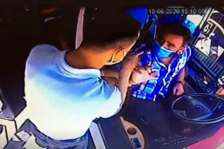 Annesinin kartıyla bindi, fark eden şof&ouml;re saldırdı