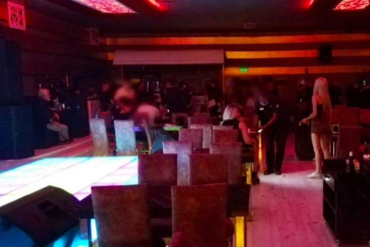 Konsomatrislik yaptığı belirlenen 13 kadına sosyal mesafe kuralı cezası