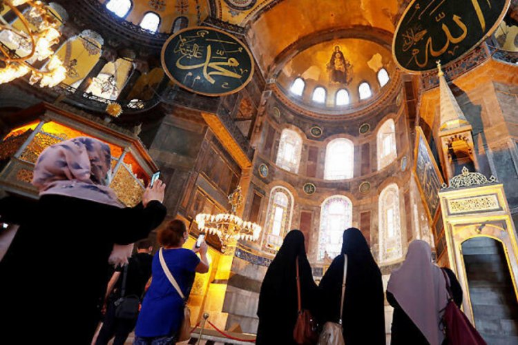 Fransız uzmandan şaşırtıcı 'Ayasofya' &ccedil;ıkışı