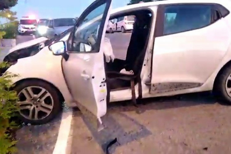 &Ccedil;orum'da freni boşalan kamyon otomobile &ccedil;arptı
