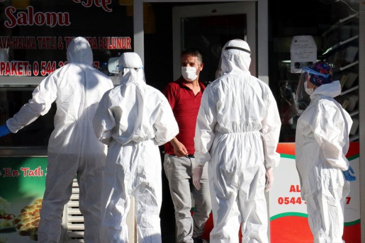 Karantinada olması gereken &ccedil;iğ k&ouml;fteci satış yaparken yakalandı