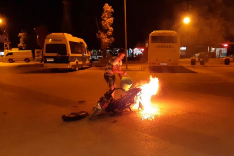 Bursa'da seyir halindeki motosiklet alev alev yandı