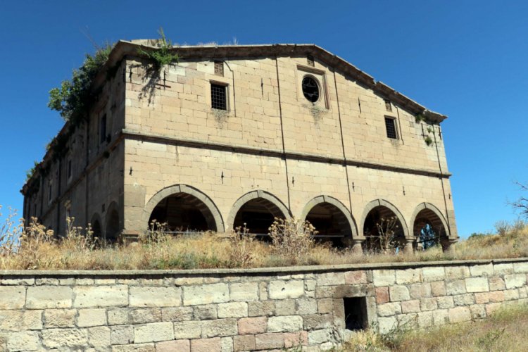 Definecilerin tahrip ettiği tarihi kilise, restore edilecek