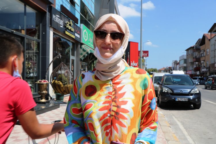 Altın ve para dolu boyun c&uuml;zdanı bulan &ccedil;ift, polise teslim etti