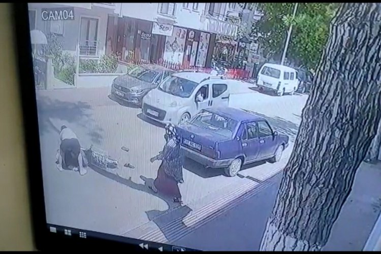 Kemer'de denizden poşetler dolusu &ccedil;&ouml;p toplandı