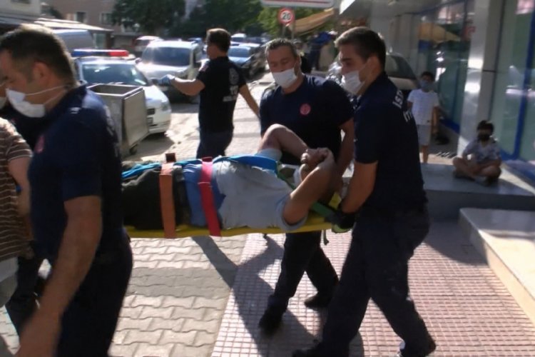 &Ccedil;atıyı onarırken 4'&uuml;nc&uuml; kattan d&uuml;şen kişi ağır yaralandı