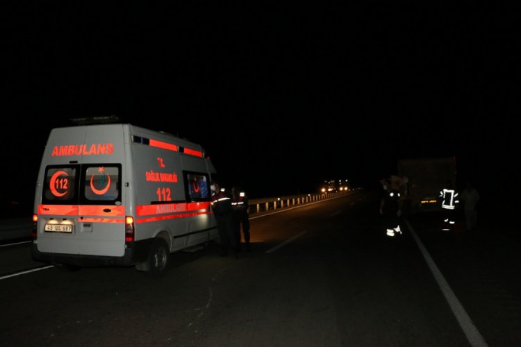 Faciaya ramak kala! Kamyonet kağıt gibi katlandı...
