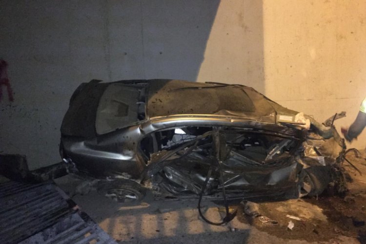 Otomobil takla atıp, alt yola u&ccedil;tu