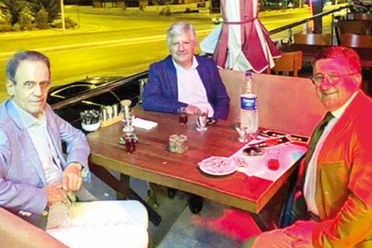 Hocaların maskesiz restoran fotoğrafına tepki!
