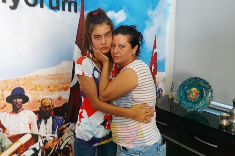 Tekne kazasından kurtulan Sude Naz: Herkes suda &ccedil;ırpınıyordu