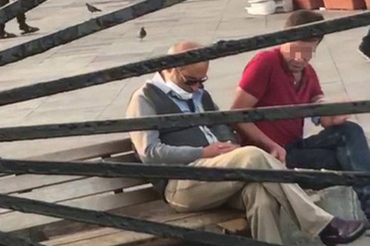 Yine bankta uyuyan şahsın c&uuml;zdanını &ccedil;almak isterken yakalandı
