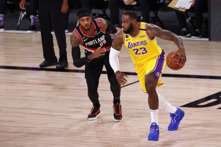 LeBron James'in triple double performansı Lakers'a yetmedi