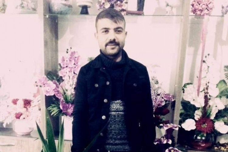 D&ouml;v&uuml;l&uuml;p, baraj kenarına atılan gen&ccedil; hastanede &ouml;ld&uuml;