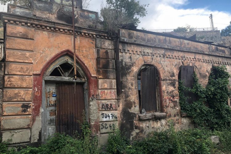Kars'ta tarihi evler tek tek yok oluyor