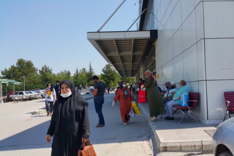 Bursa'da ameliyat &ouml;ncesi teslim ettikleri altın dişler, başka hastaya verilmiş
