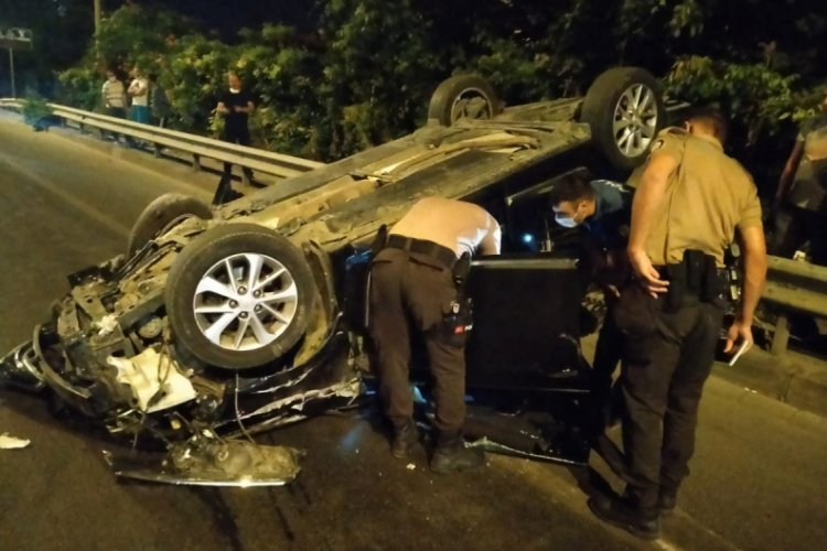 Takla atan otomobilin s&uuml;r&uuml;c&uuml;s&uuml; yaralandı