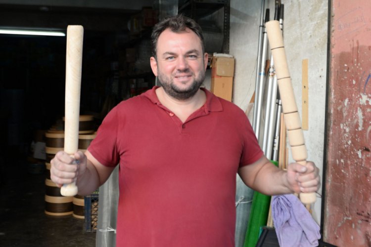 Adana'da sahası olmayan beyzbolun sopasına yoğun ilgi