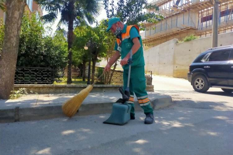 Bursa'da bulduğu 110 bin lirayı polise teslim eden iş&ccedil;inin borcunu, sanat&ccedil;ılar &ouml;deyecek