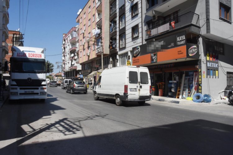 Otomobilin &ccedil;arptığı &ccedil;ocuk metrelerce s&uuml;r&uuml;klendi