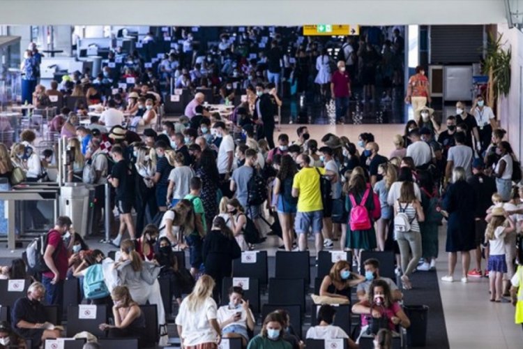 İngiltere, iki &uuml;lkeyi "g&uuml;venli" listesinden &ccedil;ıkardı