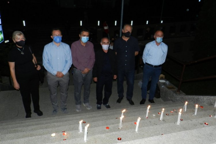 Korona vir&uuml;s ile m&uuml;cadelede hayatını kaybeden sağlık&ccedil;ılar anıldı