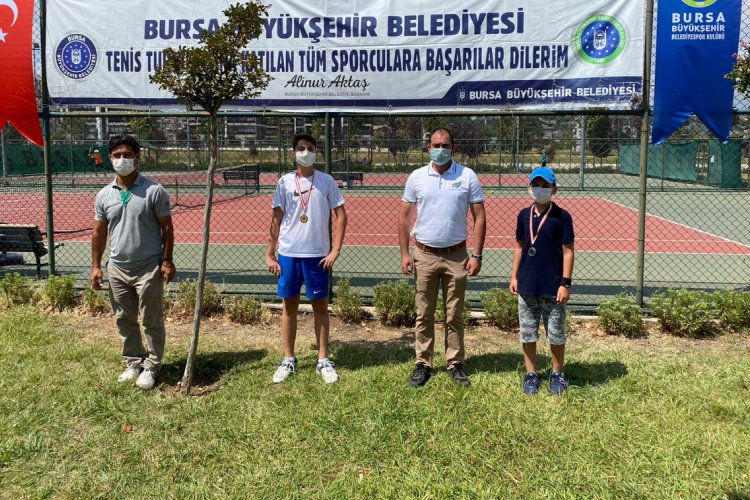 Bursa'da 14 Yaş Hafta i&ccedil;i Tenis turnuvası sona erdi