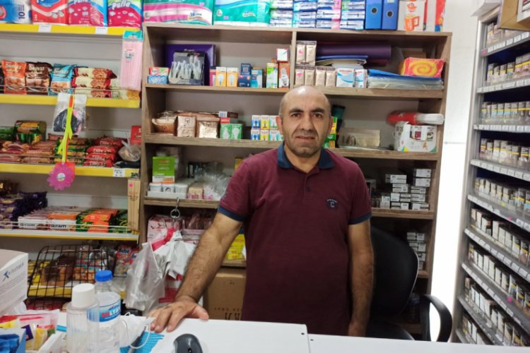Bursa'da sadaka kutusunu &ccedil;alıp, marketteki &ccedil;ocuklara para verdi