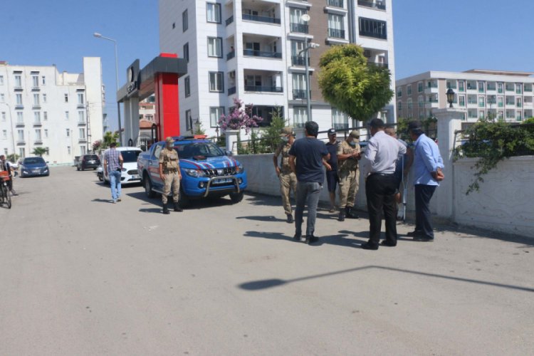 Zabıta memuru tartıştığı husumetlisini vurdu