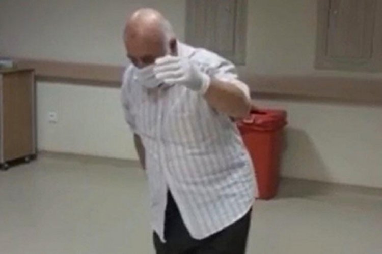 Koronayı yenen adam hastaneden oynayarak &ccedil;ıktı