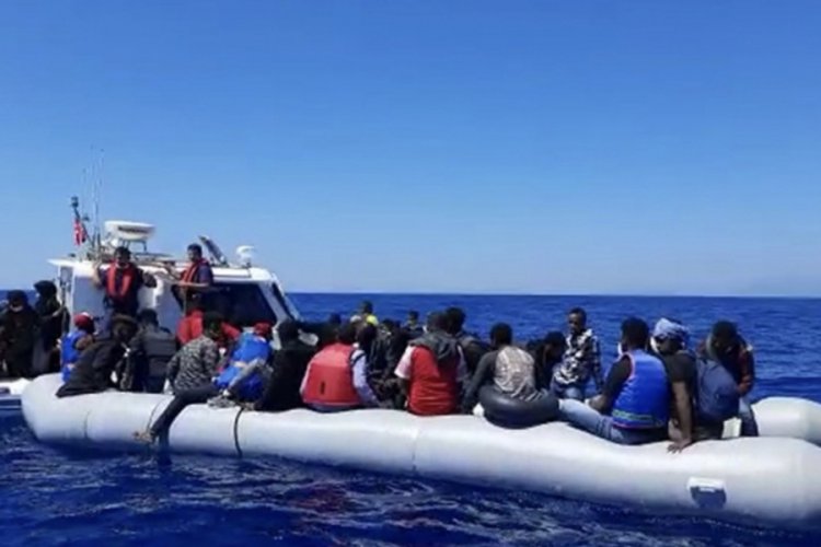 42 g&ouml;&ccedil;men, Kuşadası a&ccedil;ıklarında kurtarıldı