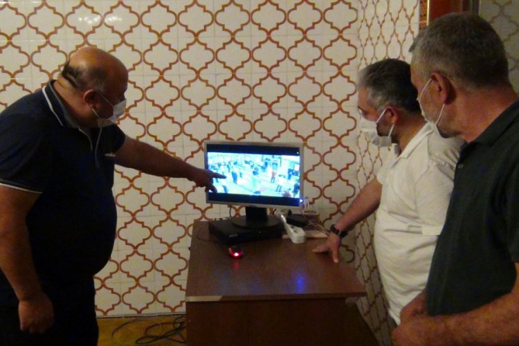 Bursa'da namaz sırasında baygınlık ge&ccedil;iren genci b&ouml;yle yakaladı