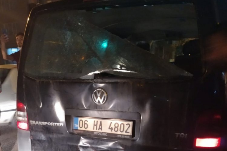 Bursa'da alkoll&uuml; tır şof&ouml;r&uuml; dehşeti yaşattı o anlar kameraya yansıdı