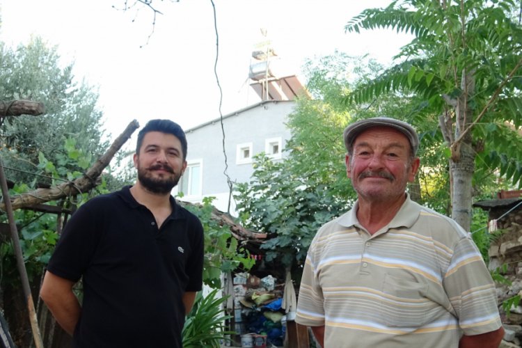 Bursa'da Adem amcadan ayrılamayan Yaren leylek k&ouml;yde kaldı