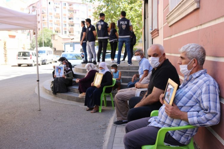 HDP &ouml;n&uuml;ndeki ailelerin evlat n&ouml;beti 355'inci g&uuml;n&uuml;nde