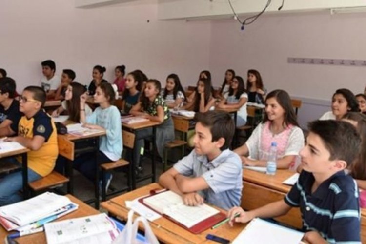 &Ouml;ğretmenler pazartesi g&uuml;n&uuml; okula d&ouml;n&uuml;yor