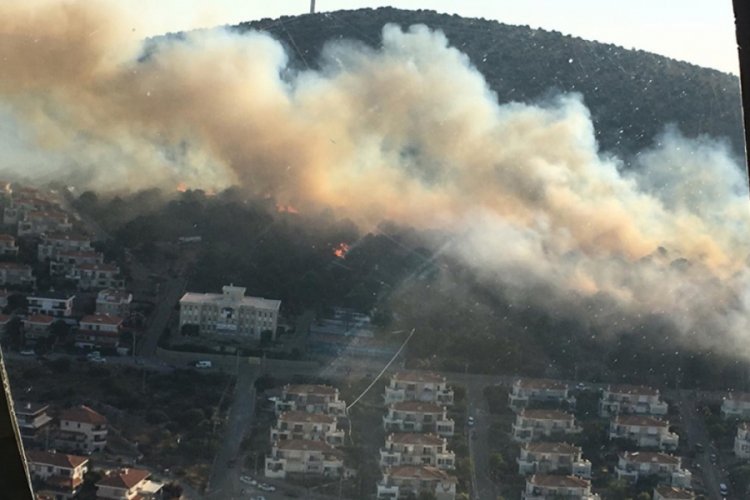&Uuml;nl&uuml; tatil merkezi &Ccedil;eşme'de yangın