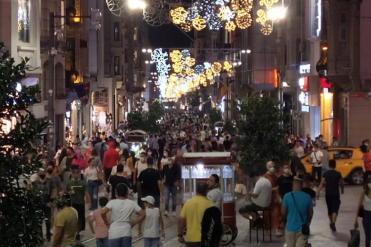 İstiklal Caddesi'nde korona vir&uuml;s unutuldu