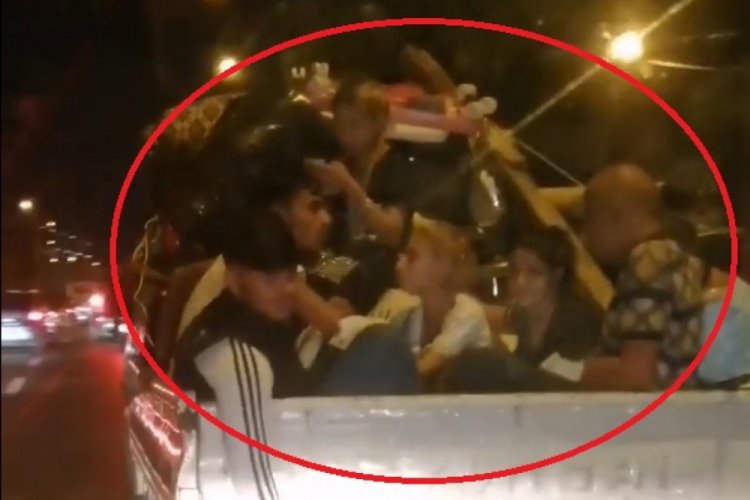 Bursa'da 6 kişinin kamyonet kasasında tehlikeli yolculuğu